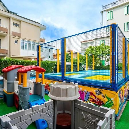 Hotel Gambrinus - Valentini Family Village Белариа-Игеа Марина Екстериор снимка