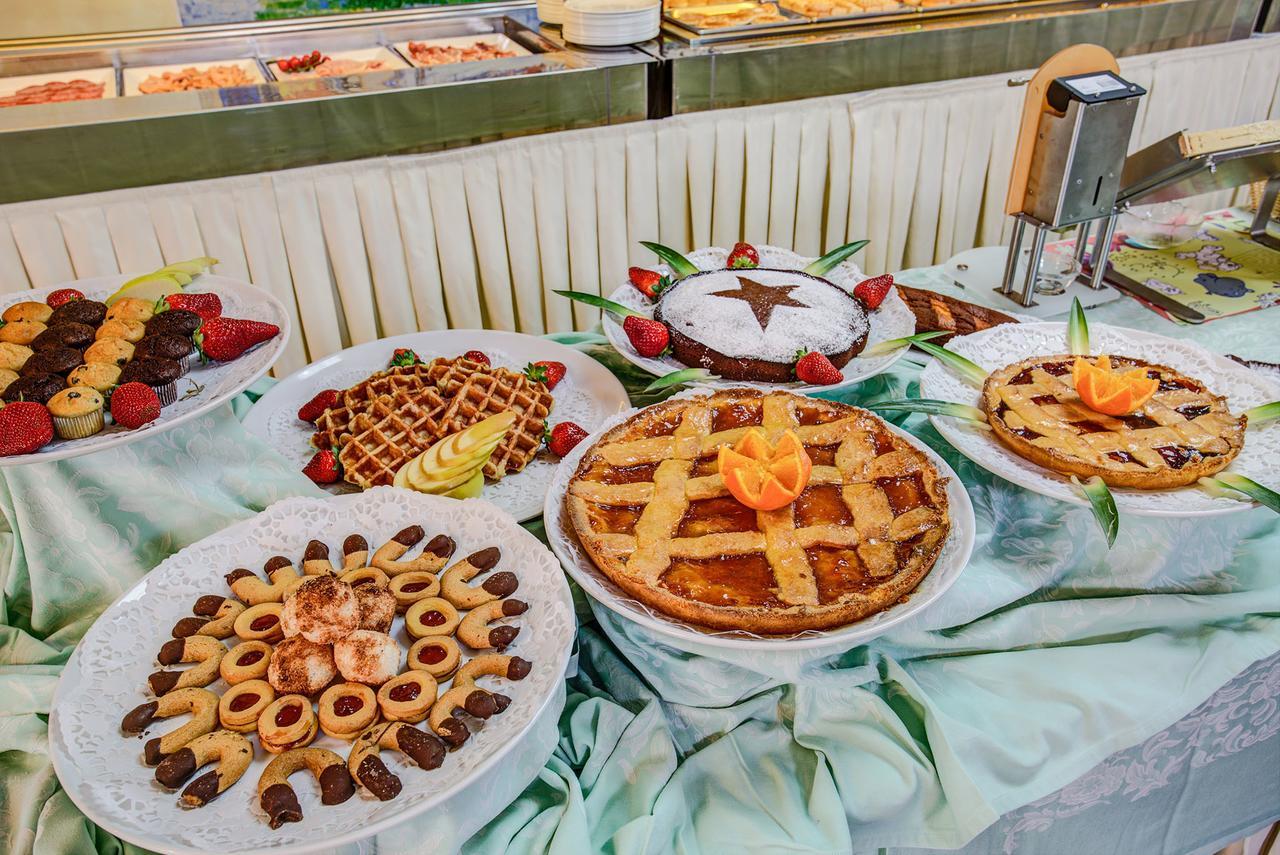 Hotel Gambrinus - Valentini Family Village Белариа-Игеа Марина Екстериор снимка